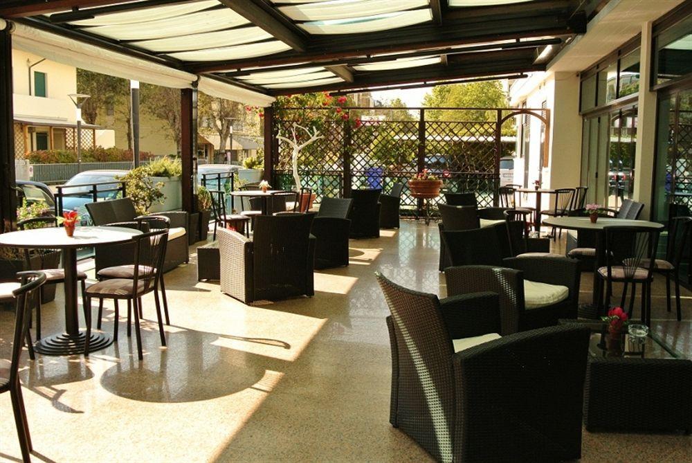 Hotel Mirage Lido di Classe Exteriör bild